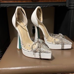 Betsy Johnson Cher White Size 7